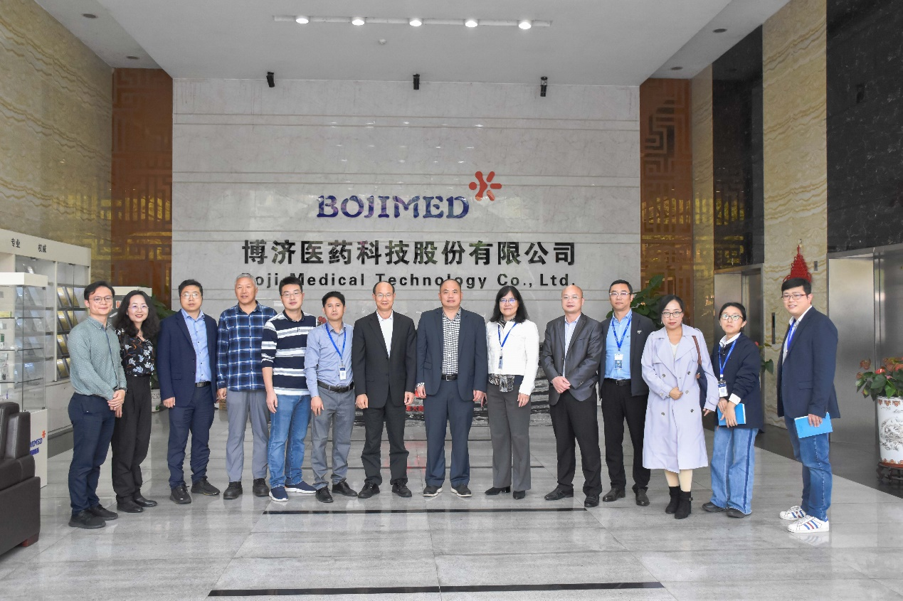 ��ɽ��ѧҩѧԺ�����ڣ�Ժ�����ı����һ�и�97�������ҽҩ���н���