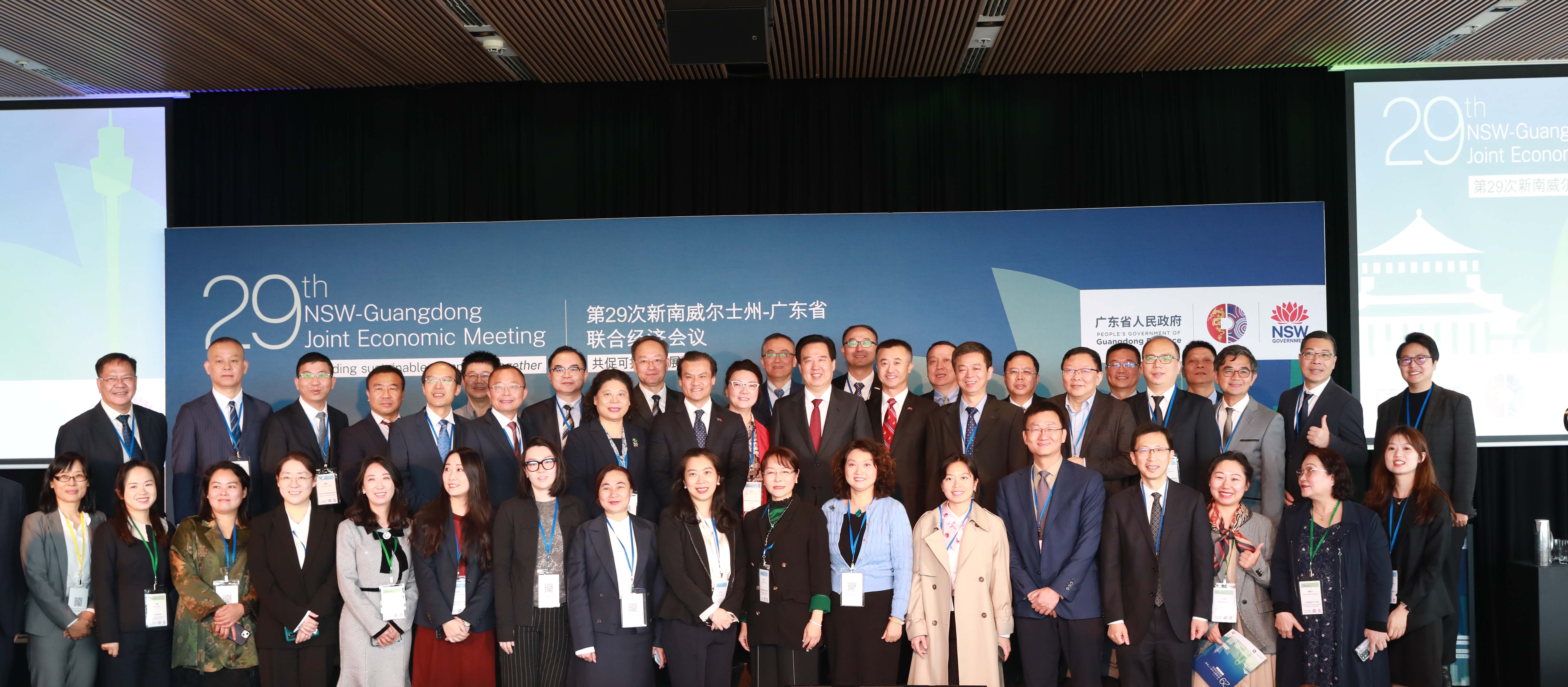 ��͢����ʿ��ϯ��29�ι㶫ʡ����������ʿ���Žᾭ�þۻ�������������������������ҽҩ����̳�з��ݳ���