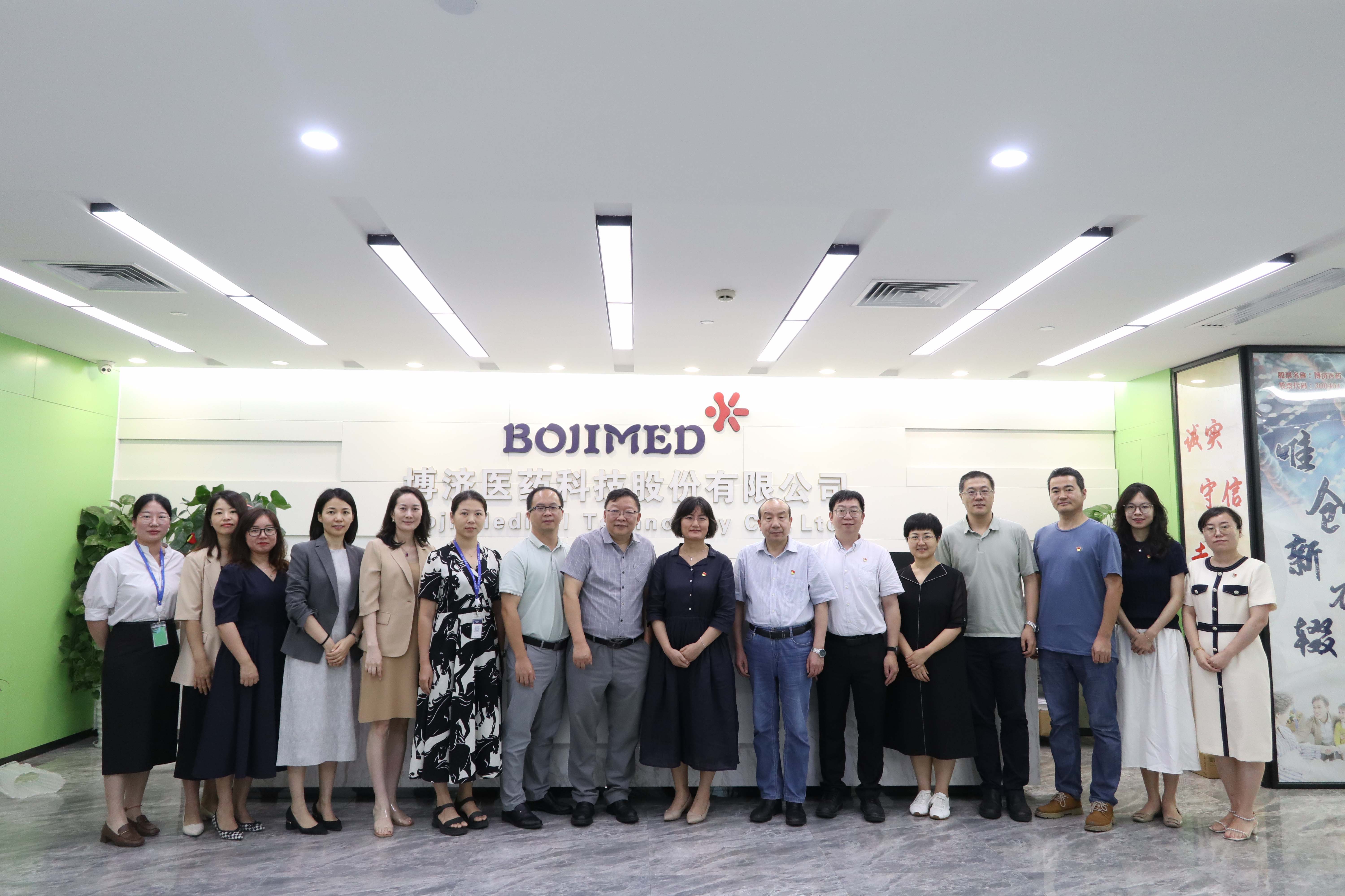 �Ժ���������������������������������97�������ҽҩ������к�ʮ�ֻ�ҽԺ��չ��������Э��ǩ���˶�